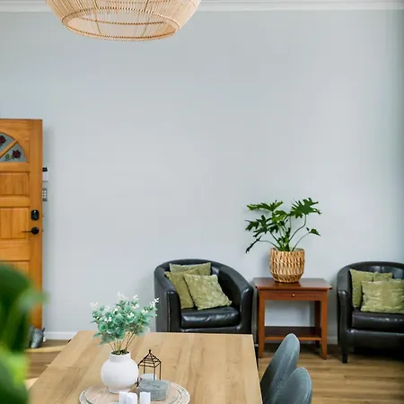 Eden St Lukes Cozy Accommodation